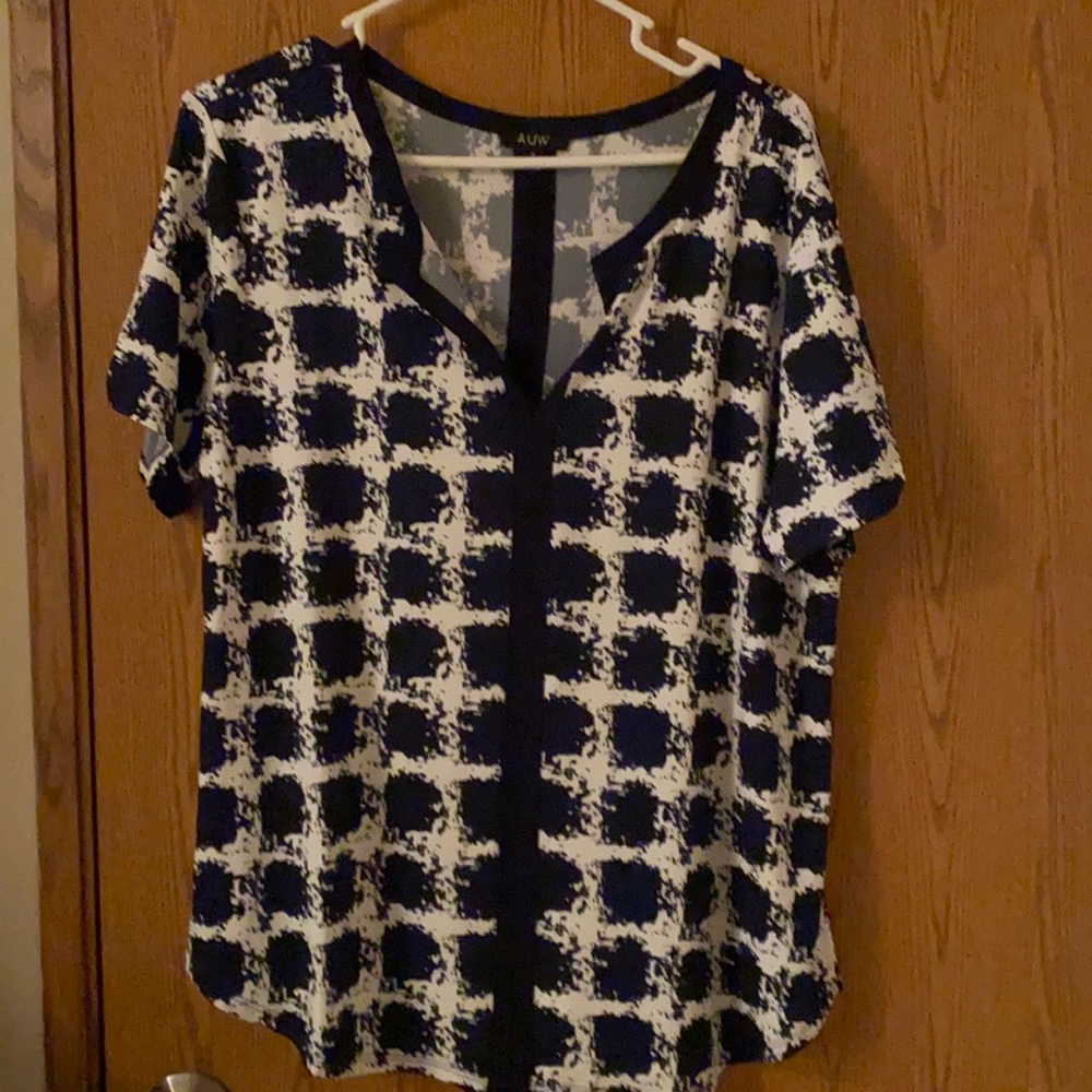 Short sleeve navy and white shirt